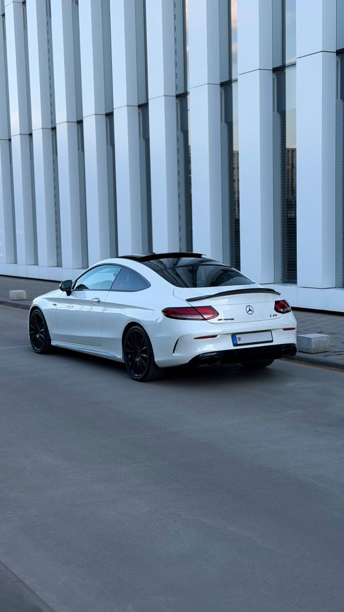 Mercedes-AMG Coupé photograph 6 of 12