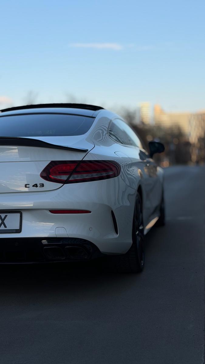 Mercedes-AMG Coupé photograph 8 of 12